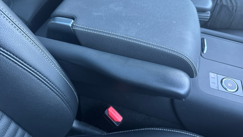 Land Rover Discovery 3.0 D250 R-Dynamic SE 5dr Auto Diesel Station Wagon